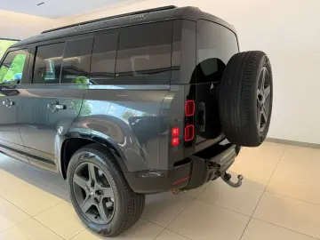 LAND ROVER Defender 110 D300 X-Dynamic SE AHK PANO HUD WKP
