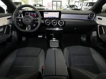 MERCEDES-BENZ CLA 200 Coupé AMG MBUX RüKam Pano LED …