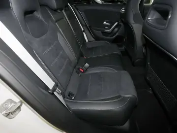 MERCEDES-BENZ CLA 200 Coupé AMG MBUX RüKam Pano LED …