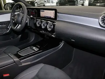 MERCEDES-BENZ CLA 200 Coupé AMG MBUX RüKam Pano LED …