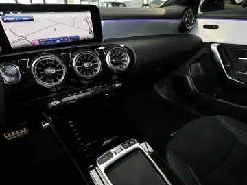 MERCEDES-BENZ CLA 200 Coupé AMG MBUX RüKam Pano LED …