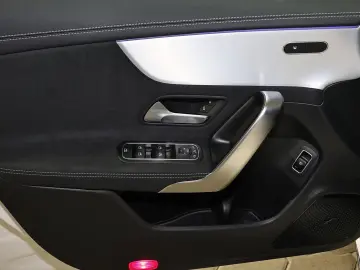 MERCEDES-BENZ CLA 200 Coupé AMG MBUX RüKam Pano LED …