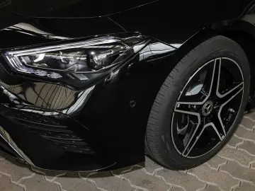 MERCEDES-BENZ CLA 200 Coupé AMG MBUX 360  M-LED Pano…