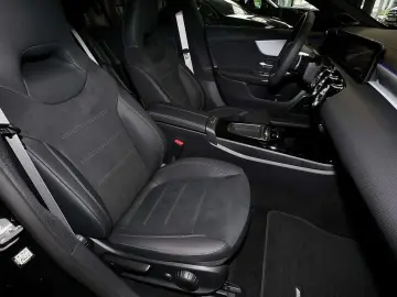 MERCEDES-BENZ CLA 200 Coupé AMG MBUX 360  M-LED Pano…