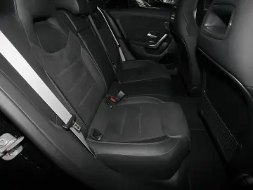 MERCEDES-BENZ CLA 200 Coupé AMG MBUX 360  M-LED Pano…