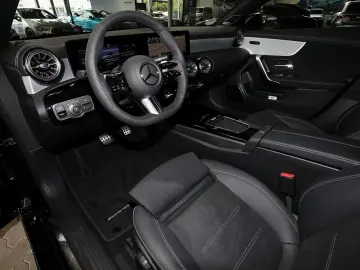 MERCEDES-BENZ CLA 200 Coupé AMG MBUX 360  M-LED Pano…