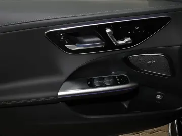 MERCEDES-BENZ C 300 d AMG MBUX 360  DIG-LED AHK Nigh…