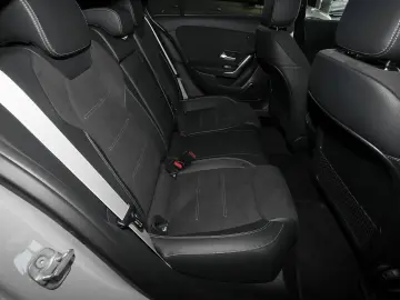 MERCEDES-BENZ A 200 Limousine AMG RüKam M-LED AHK Di…