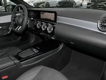 MERCEDES-BENZ A 200 Limousine AMG RüKam M-LED AHK Di…