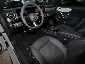 MERCEDES-BENZ A 200 Limousine AMG RüKam M-LED AHK Di…