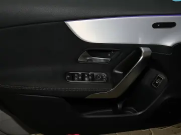 MERCEDES-BENZ A 200 Limousine AMG RüKam M-LED AHK Di…