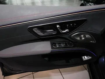 MERCEDES-BENZ EQS 580 4M AMG PANO DISTRONIC 360  MEM…