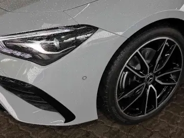 MERCEDES-BENZ CLA 220 d Coupé AMG MBUX LED Pano RüKa…