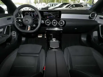 MERCEDES-BENZ CLA 220 d Coupé AMG MBUX LED Pano RüKa…