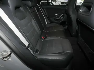MERCEDES-BENZ CLA 220 d Coupé AMG MBUX LED Pano RüKa…