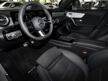 MERCEDES-BENZ CLA 220 d Coupé AMG MBUX LED Pano RüKa…