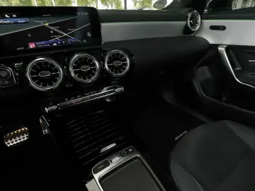MERCEDES-BENZ CLA 220 d Coupé AMG MBUX LED Pano RüKa…