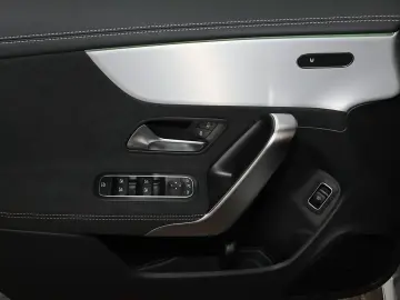 MERCEDES-BENZ CLA 220 d Coupé AMG MBUX LED Pano RüKa…