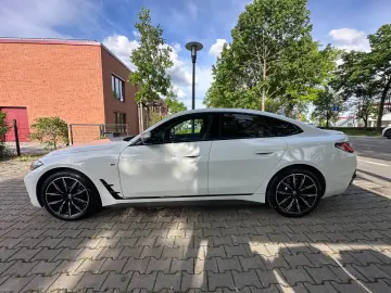 BMW i4 Gran Coupe M50 Sitzbelueftung Head Up Laser