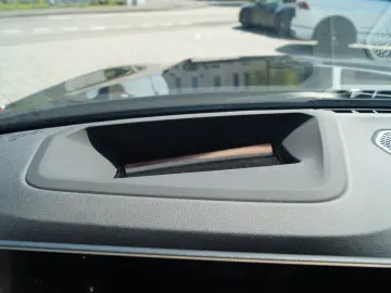 BMW 330e M Sport  HUD  Leder  Memory  InnoDrive