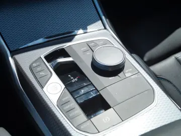 BMW 330e M Sport  HUD  Leder  Memory  InnoDrive