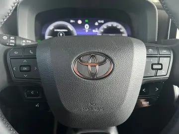 TOYOTA C-HR 1.8 Hybrid Team D  LED el. Heck ACC CAM SHZ
