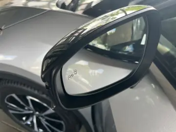 TOYOTA C-HR 1.8 Hybrid Team D  LED el. Heck ACC CAM SHZ