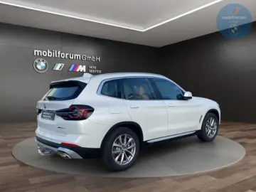 BMW X3 xDrive30e AHK HUD 360Kamera 19 Zoll LenkradHZ
