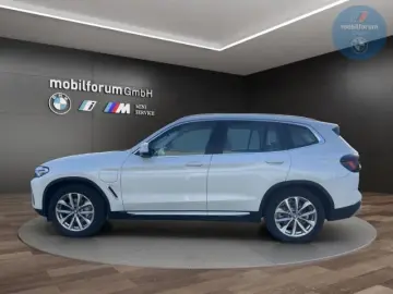 BMW X3 xDrive30e AHK HUD 360Kamera 19 Zoll LenkradHZ