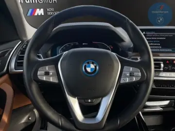 BMW X3 xDrive30e AHK HUD 360Kamera 19 Zoll LenkradHZ