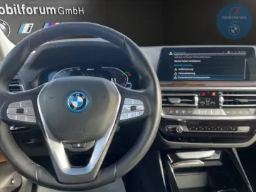 BMW X3 xDrive30e AHK HUD 360Kamera 19 Zoll LenkradHZ