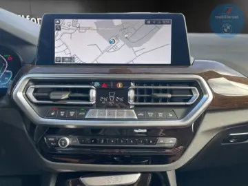 BMW X3 xDrive30e AHK HUD 360Kamera 19 Zoll LenkradHZ