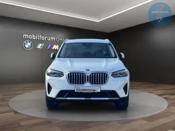 BMW X3 xDrive30e AHK HUD 360Kamera 19 Zoll LenkradHZ