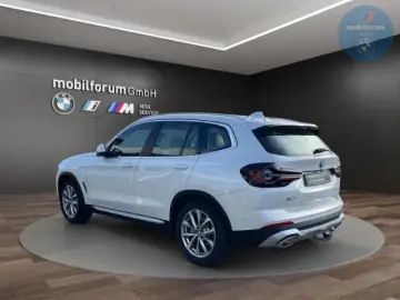 BMW X3 xDrive30e AHK HUD 360Kamera 19 Zoll LenkradHZ