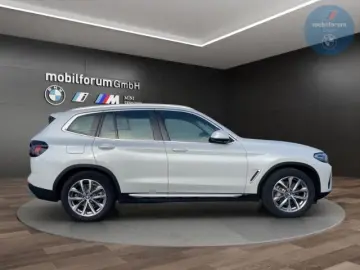 BMW X3 xDrive30e AHK HUD 360Kamera 19 Zoll LenkradHZ