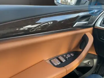 BMW X3 xDrive30e AHK HUD 360Kamera 19 Zoll LenkradHZ