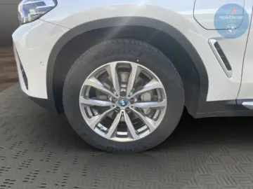 BMW X3 xDrive30e AHK HUD 360Kamera 19 Zoll LenkradHZ