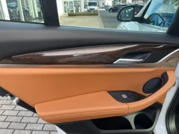 BMW X3 xDrive30e AHK HUD 360Kamera 19 Zoll LenkradHZ