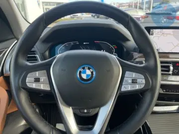 BMW X3 xDrive30e AHK HUD 360Kamera 19 Zoll LenkradHZ