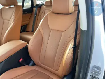 BMW X3 xDrive30e AHK HUD 360Kamera 19 Zoll LenkradHZ