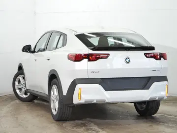 BMW X2 sDrive20d    AHK Keyless adapt.LED