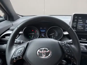 TOYOTA C-HR Hybrid Flow