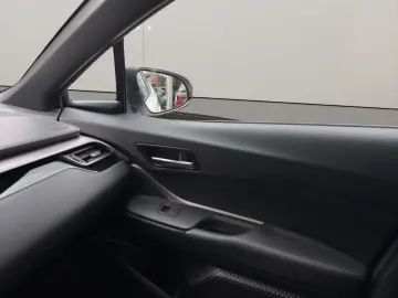 TOYOTA C-HR Hybrid Flow