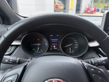 TOYOTA C-HR Hybrid Flow