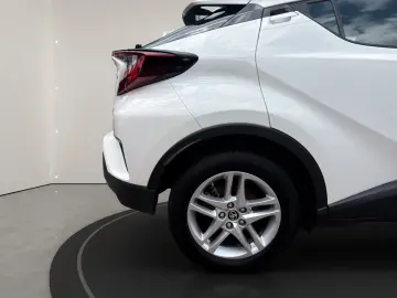 TOYOTA C-HR Hybrid Flow