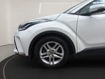 TOYOTA C-HR Hybrid Flow