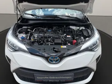 TOYOTA C-HR Hybrid Flow