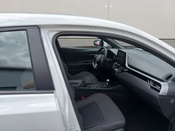 TOYOTA C-HR Hybrid Flow