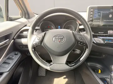 TOYOTA C-HR Hybrid Flow