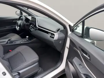 TOYOTA C-HR Hybrid Flow